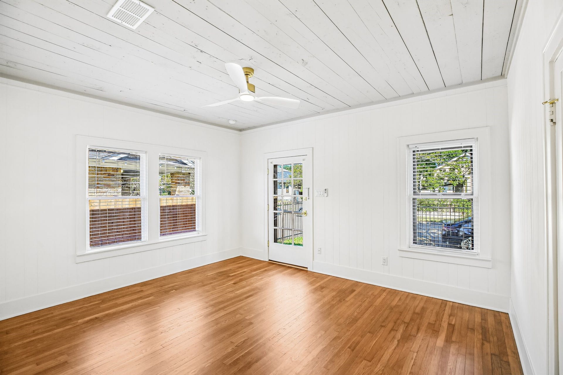 1104 Key Street, Houston, TX 77009 The spacious living room features painted shiplap ceilings and gorgous newly refinished oak floors.