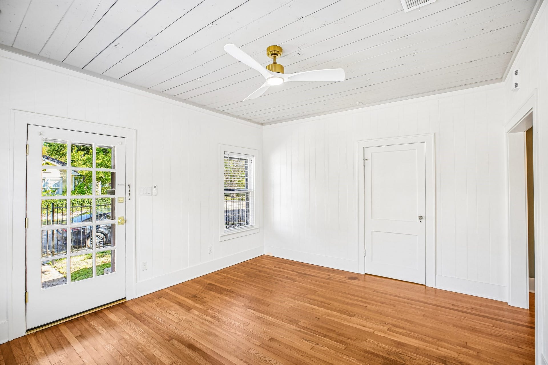 1104 Key Street, Houston, TX 77009 The front door also has a storm door on the outside with a lock to provide extra security and light. The modern fan blends in well with the ceilings and has a dimmable light.
