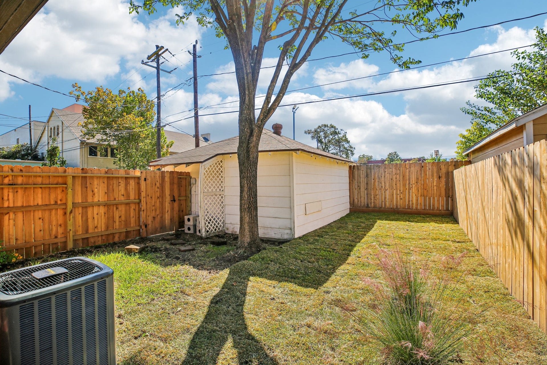 1104 Key Street, Houston, TX 77009 This is a private yard for the 1104 Key side of the duplex.