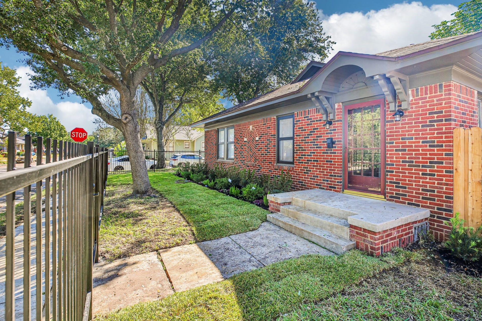 1104 Key Street, Houston, TX 77009 Gorgeous Live Oaks grace the property and provide cool and shade.