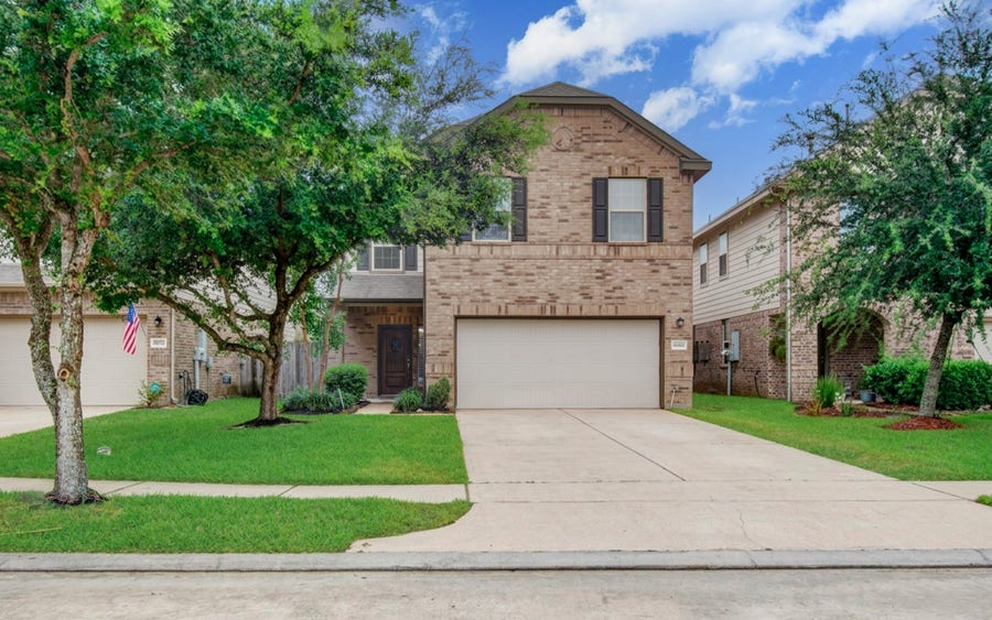 Property photo for 6882 Dogwood Cliff Lane, League City, TX