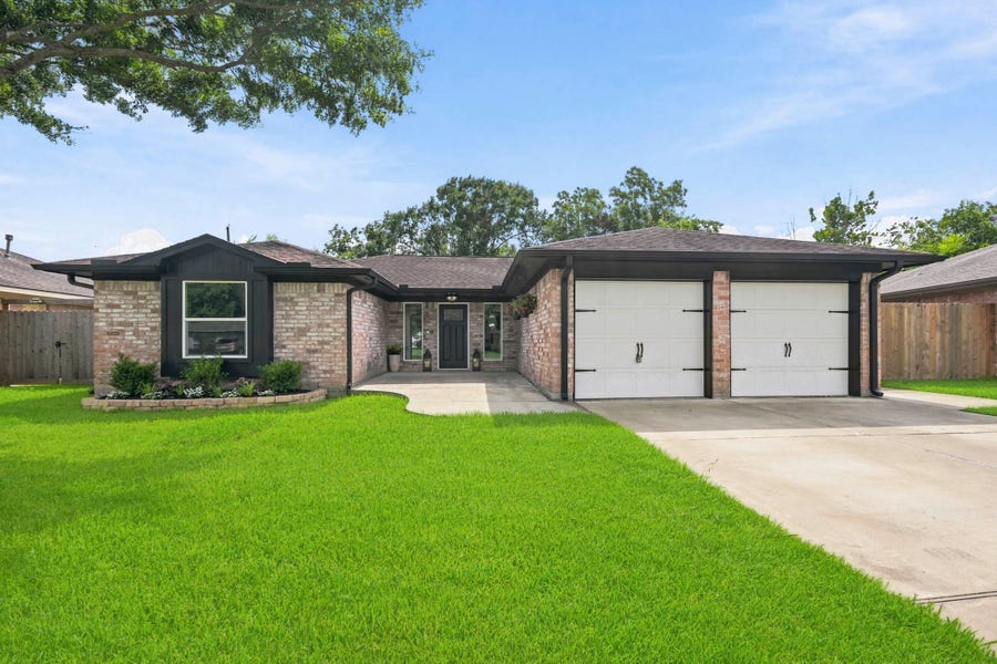 Property photo for 1915 Michele Drive, Sugar Land, TX