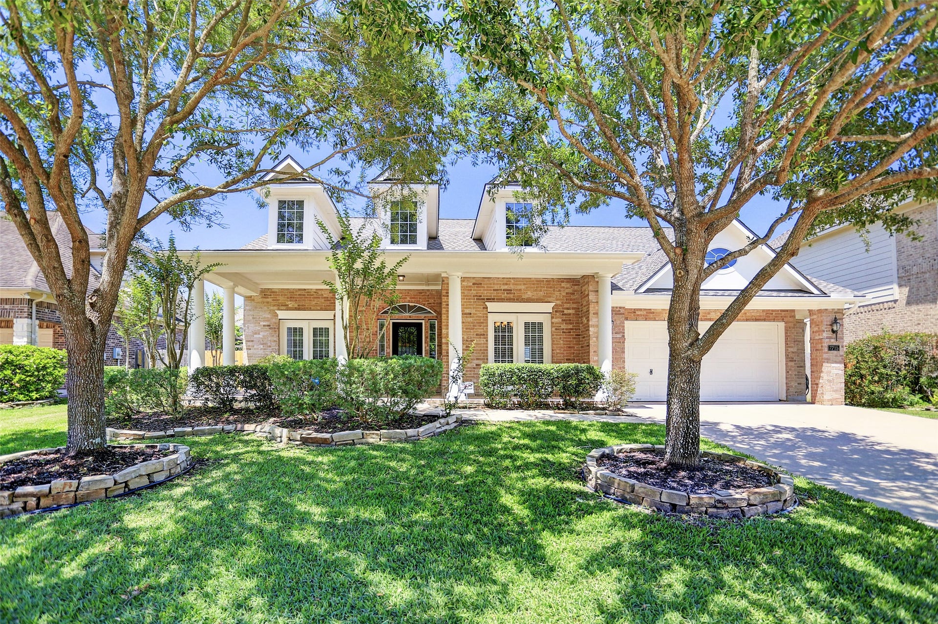 7715 BAYOU GREEN LANE, Sugar Land, TX 77479 WELCOME TO 7715 BAYOU GREEN LANE.