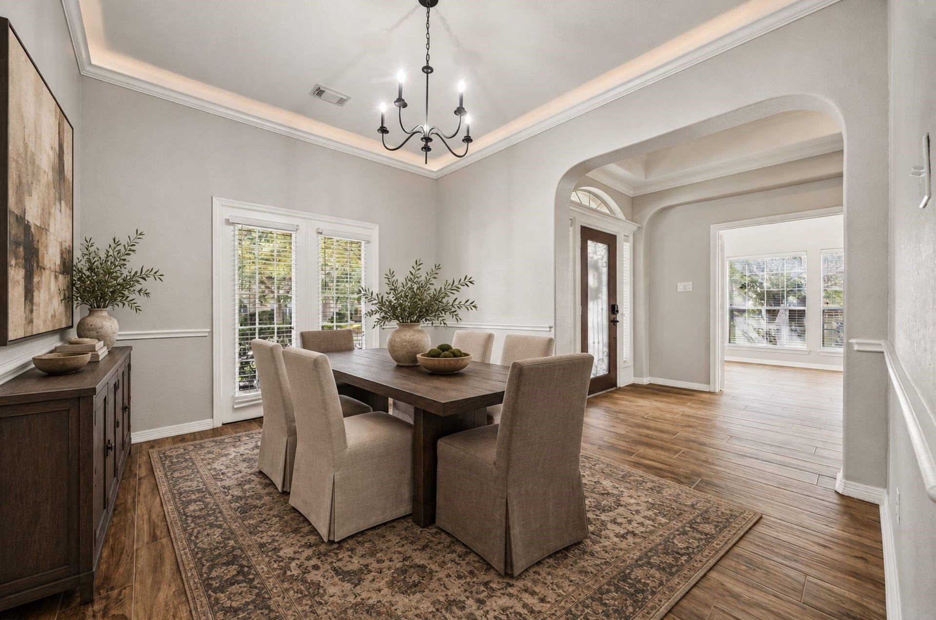 7715 BAYOU GREEN LANE, Sugar Land, TX 77479 FORMAL DINING ROOM WITH TRAY CEILING, CHARMING CANDELABRA CHANDELIER, CROWN MOLDING, CHAIR RAIL DETAIL, AND FRENCH DOORS THAT BRING IN ABUNDANT NATURAL LIGHT.
*Virtually Staged
