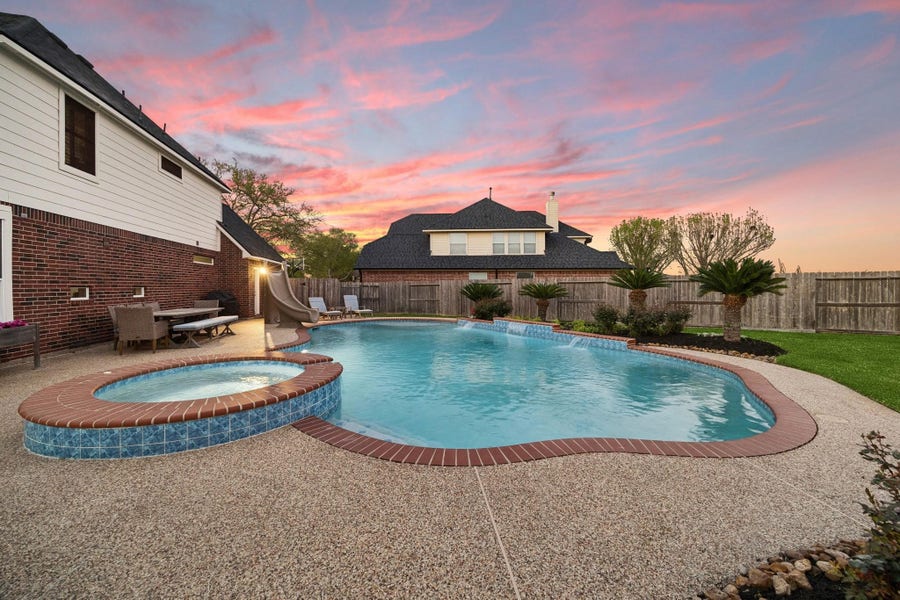 Property photo for 5102 Hidden Brook Ln, League City, TX