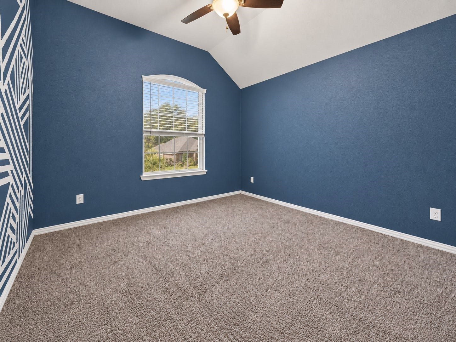 655 W Linnwood Drive, Woodbranch, TX 77357 Versatile upstairs bedroom with plenty of space to make it your own