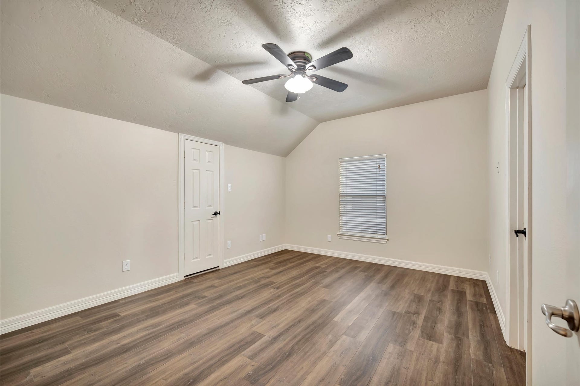 2515 Montclair Court, League City, TX 77573 2515 Montclair Court, League City, TX 77573