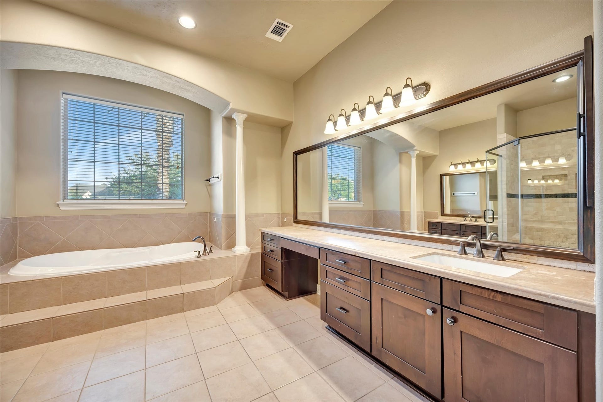 2515 Montclair Court, League City, TX 77573 2515 Montclair Court, League City, TX 77573