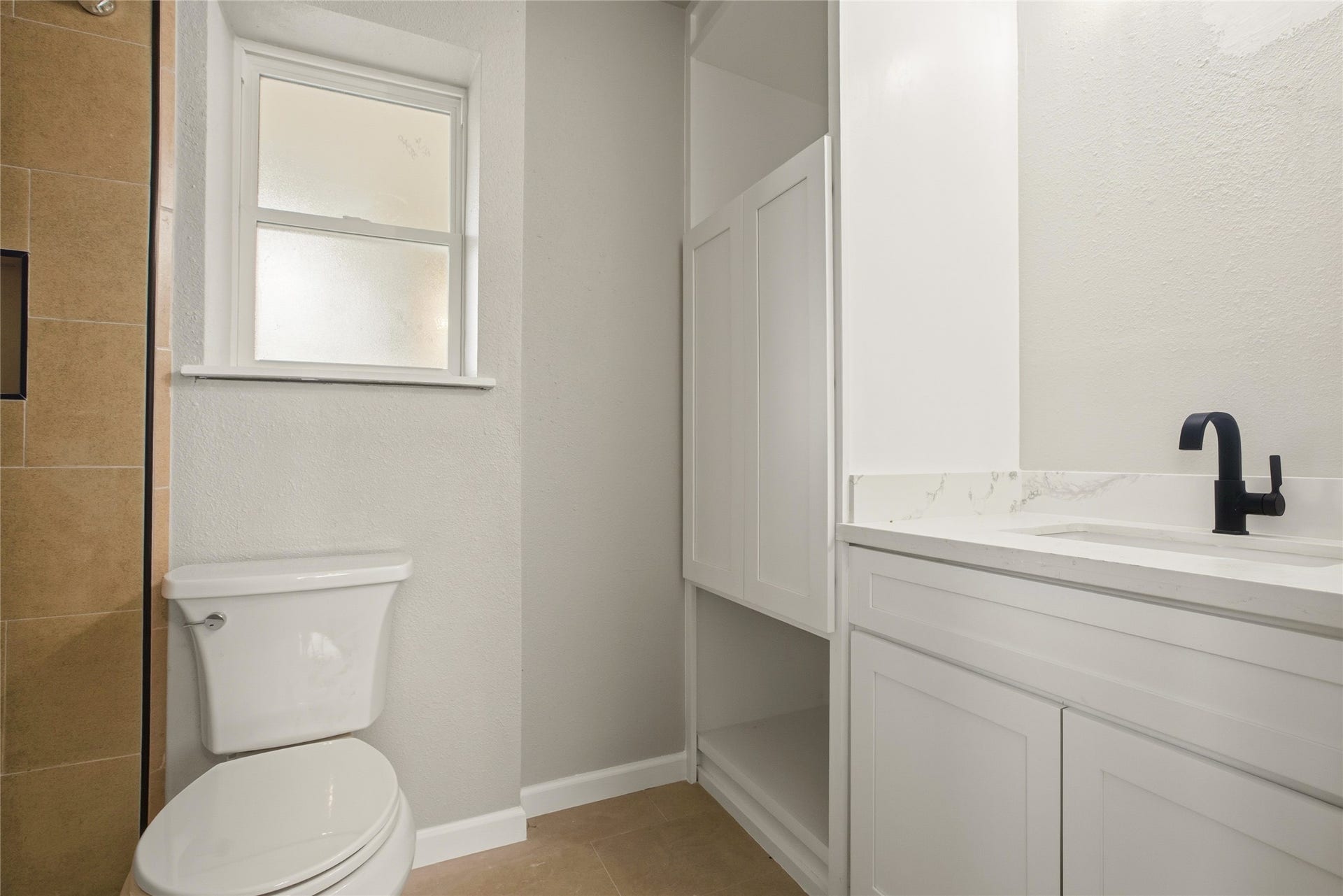 436 7th Street, Hempstead, TX 77445 Primary Bath
