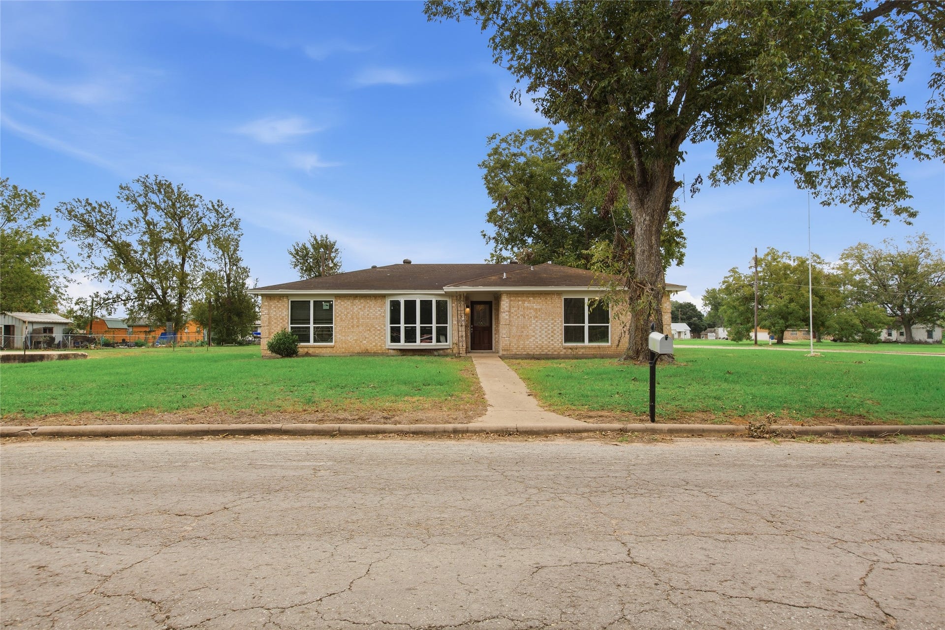 436 7th Street, Hempstead, TX 77445 436 7th Street, Hempstead, TX 77445