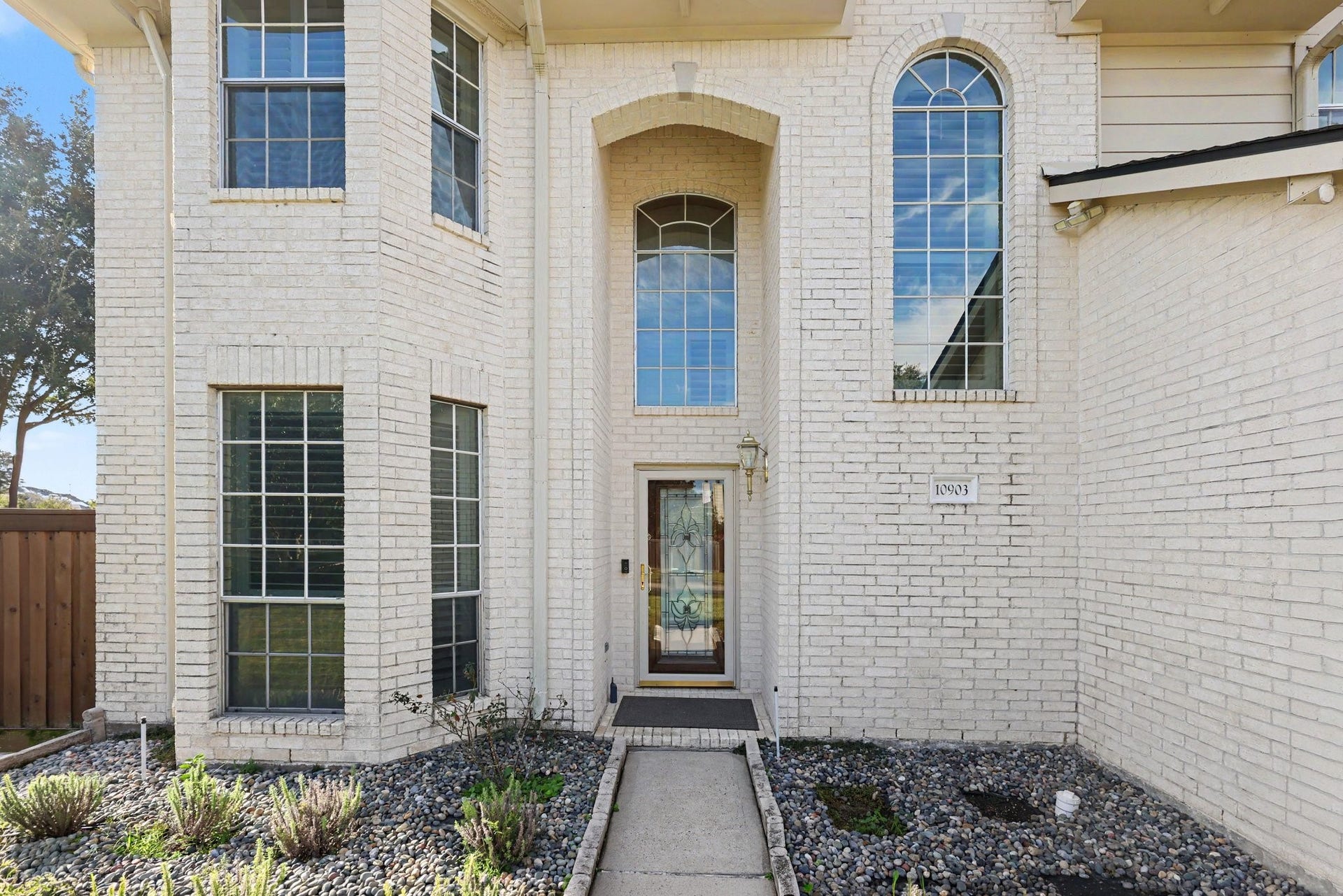 10903 Prairie Hawk Drive, Houston, TX 77064 Beautiful curb appeal!