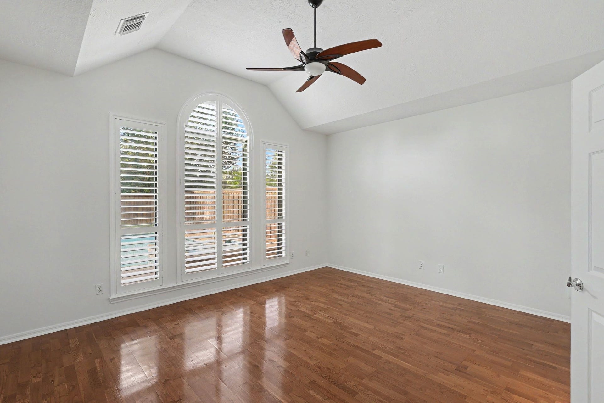 10903 Prairie Hawk Drive, Houston, TX 77064 First floor primary bedroom.