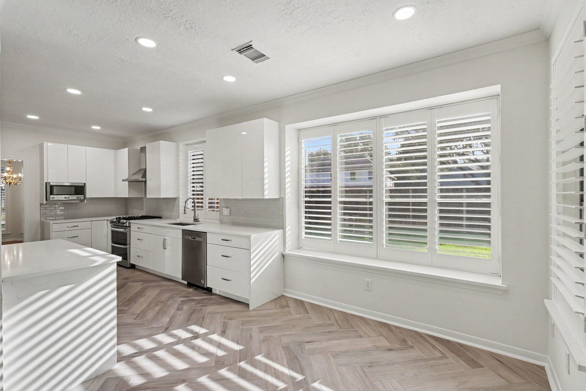 10903 Prairie Hawk Drive, Houston, TX 77064 Breakfast nook.