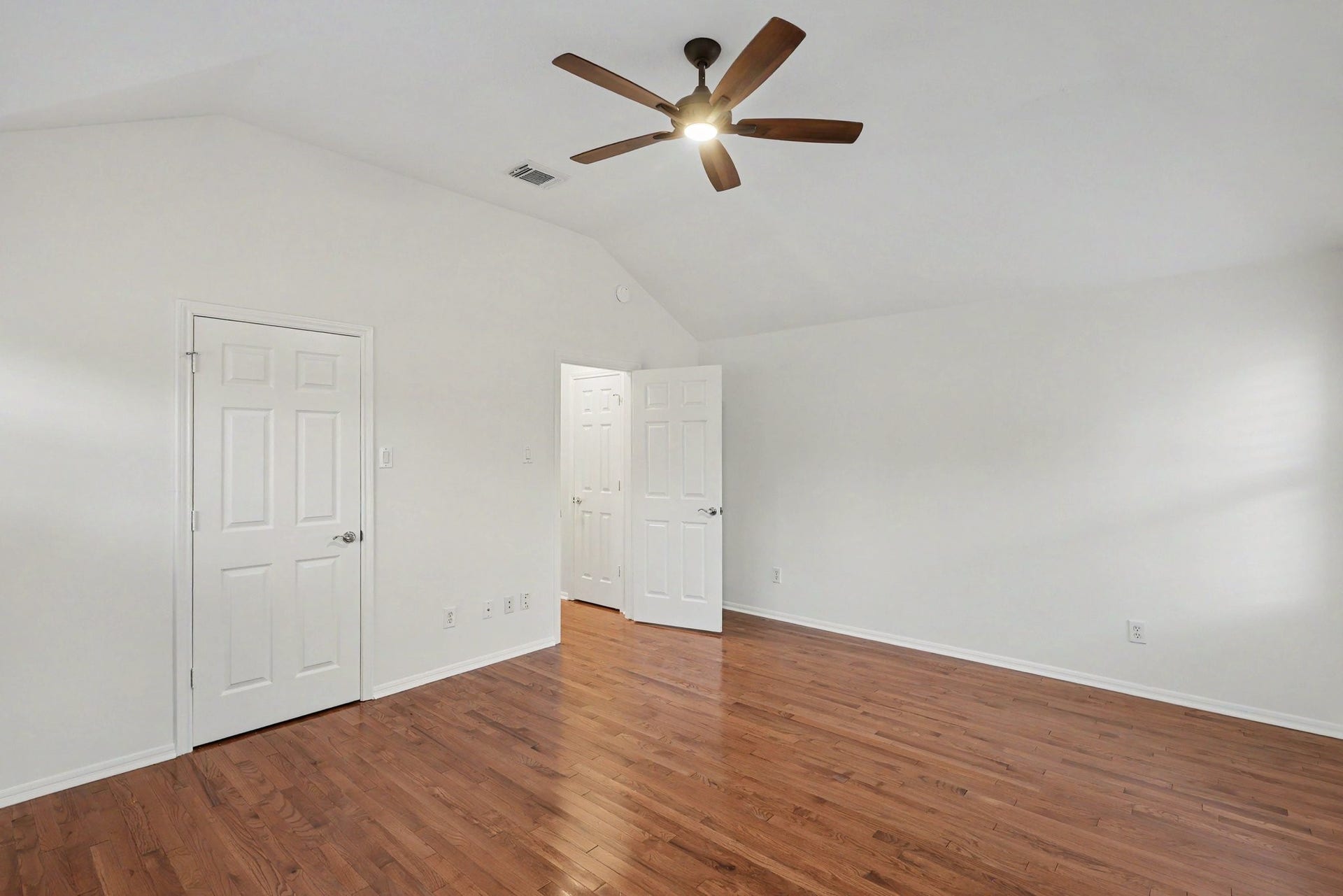 10903 Prairie Hawk Drive, Houston, TX 77064 Second floor bedroom.