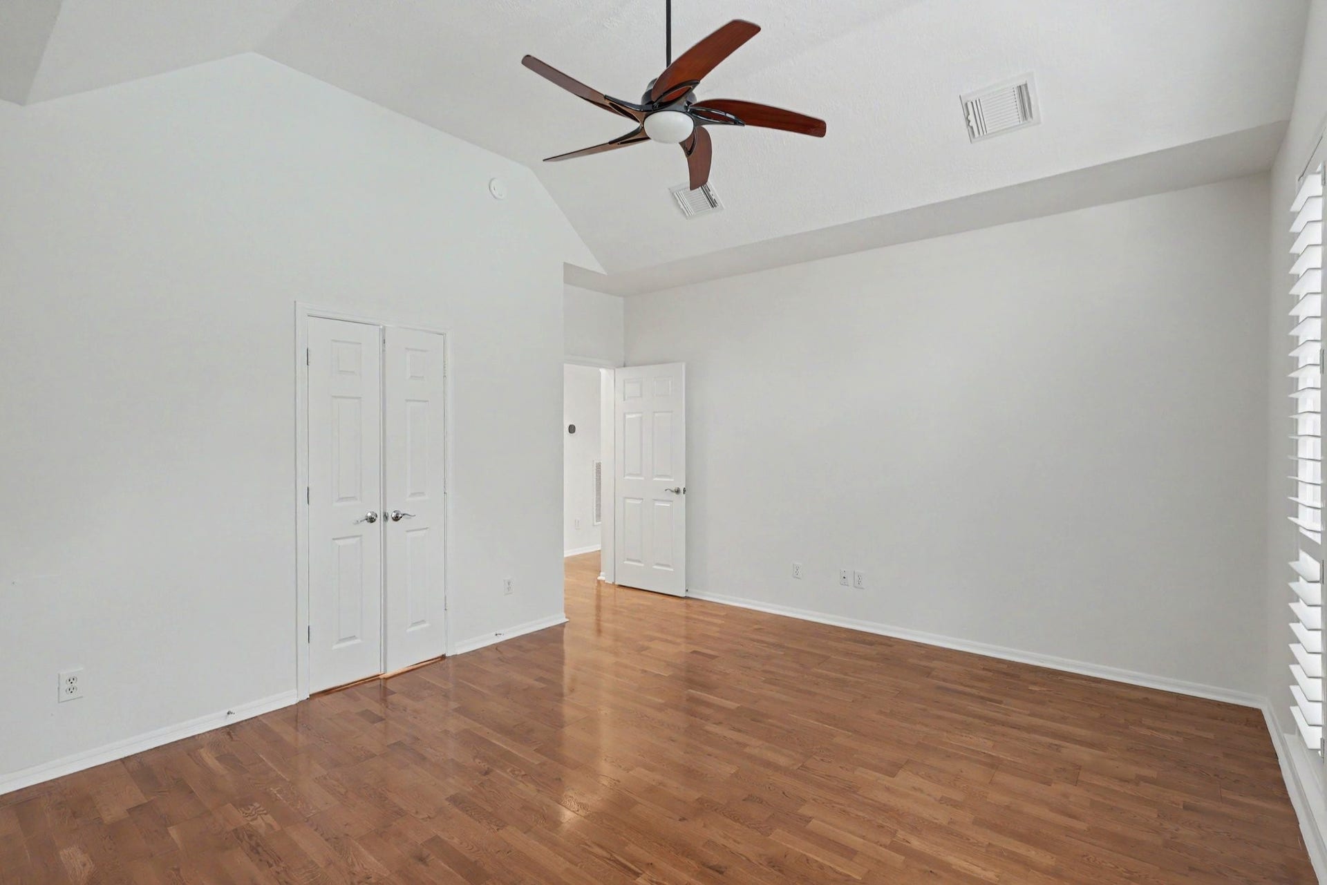 10903 Prairie Hawk Drive, Houston, TX 77064 Spacious primary bedroom.