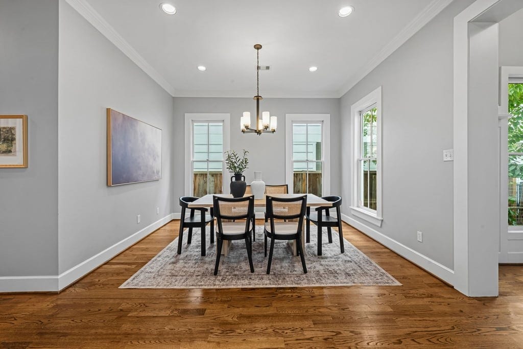 A sophisticated dining setting with generous proportions, perfect for hosting and entertaining.