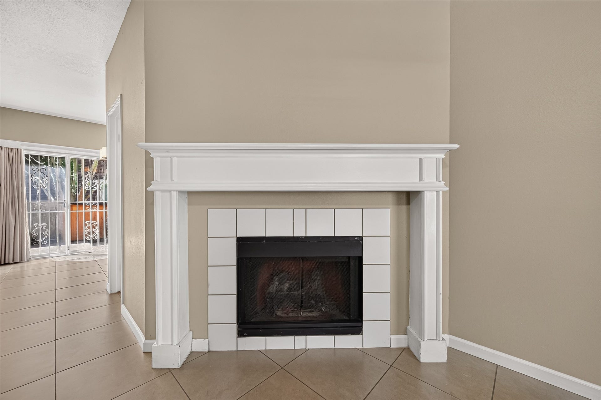 2930 Grants Lake Boulevard, #2202, Sugar Land, TX 77479 Attractive fireplace with classic white mantel and tile surround creates a warm focal point for the living area.