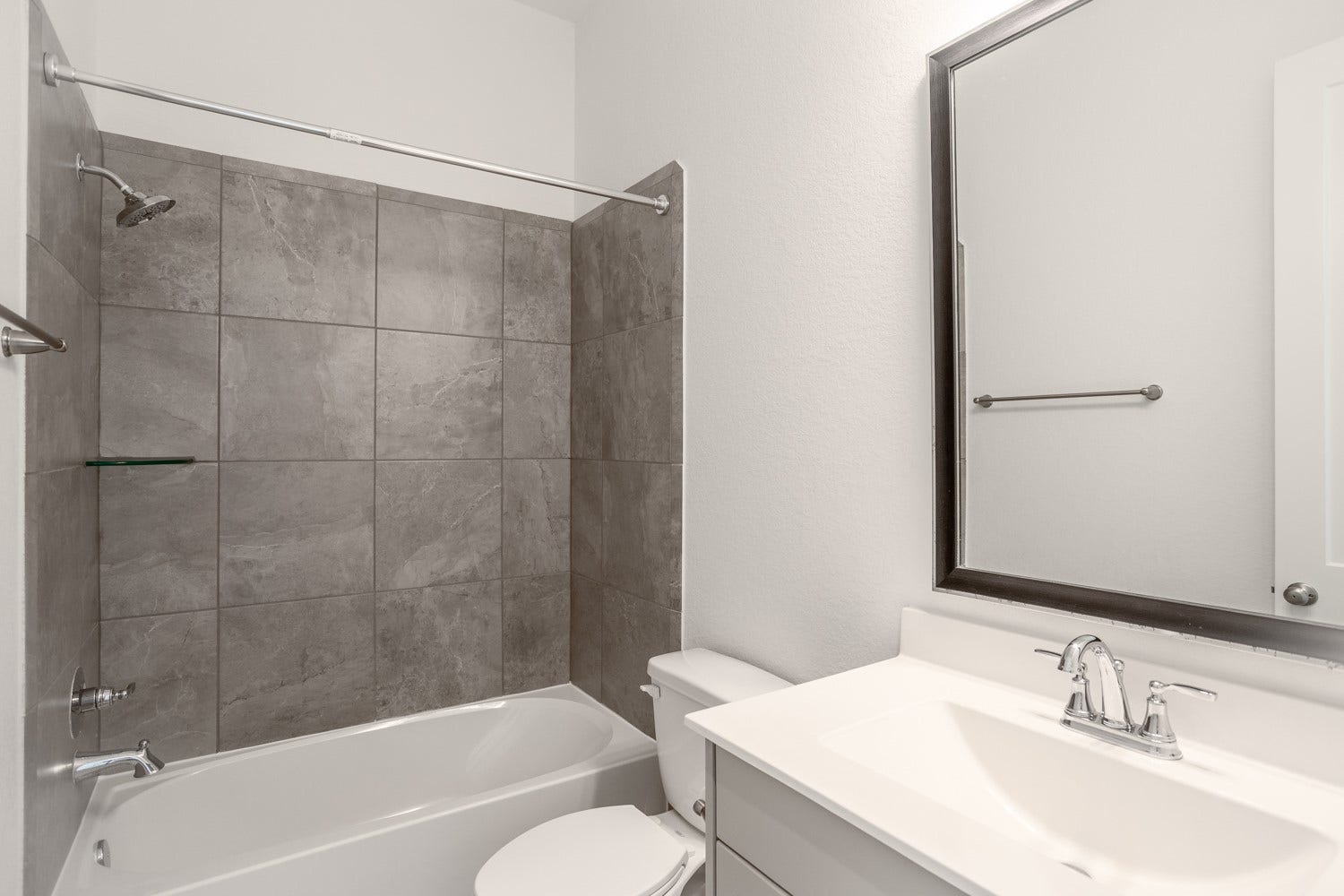 10719 Blossom River Drive, Missouri City, TX 77459 Full third bath