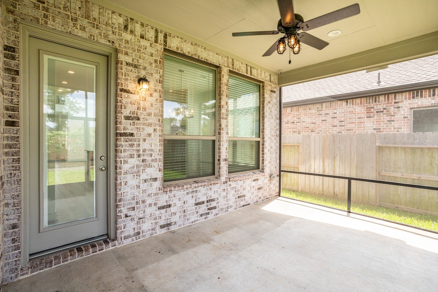 10719 Blossom River Drive, Missouri City, TX 77459 Screened in porch
