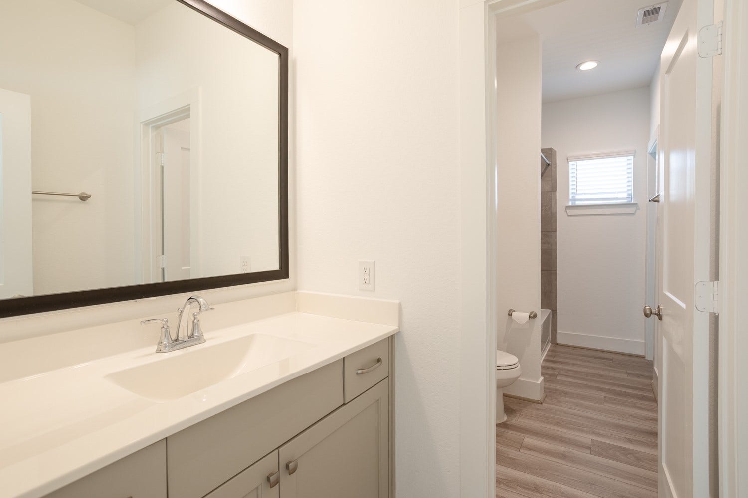 10719 Blossom River Drive, Missouri City, TX 77459 Third bathroom