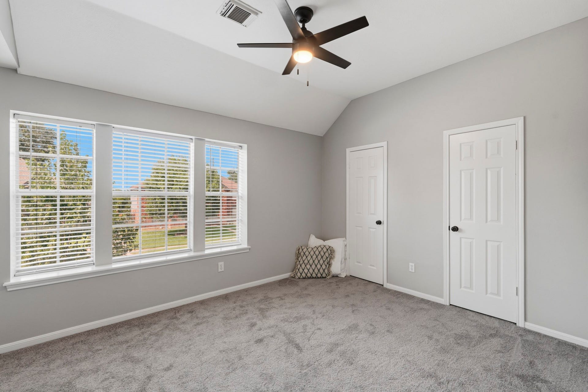 Secondary bedroom
