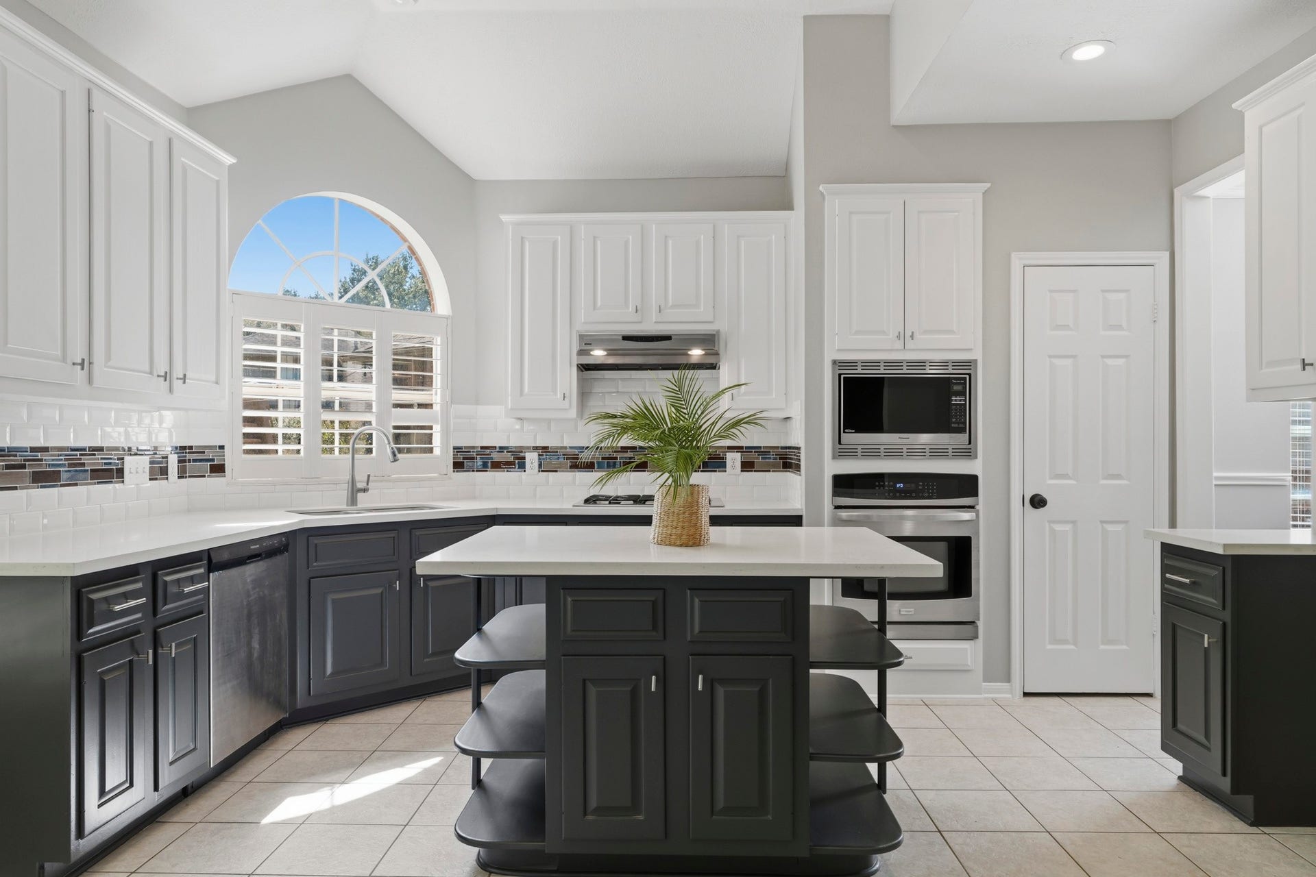 A true kitchen island perfect for entertaining!