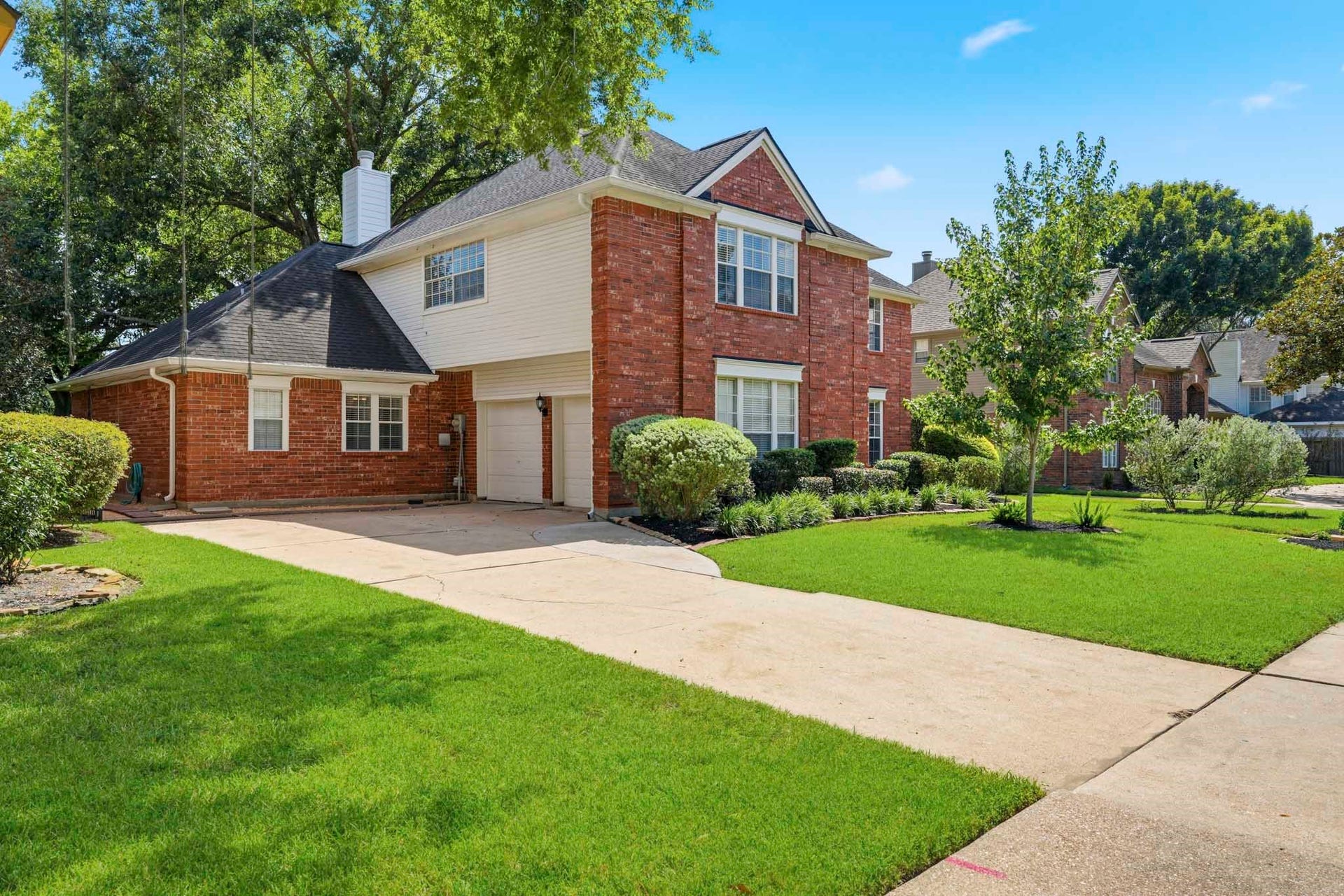 Extra large driveway located on a cut-de-sac street.