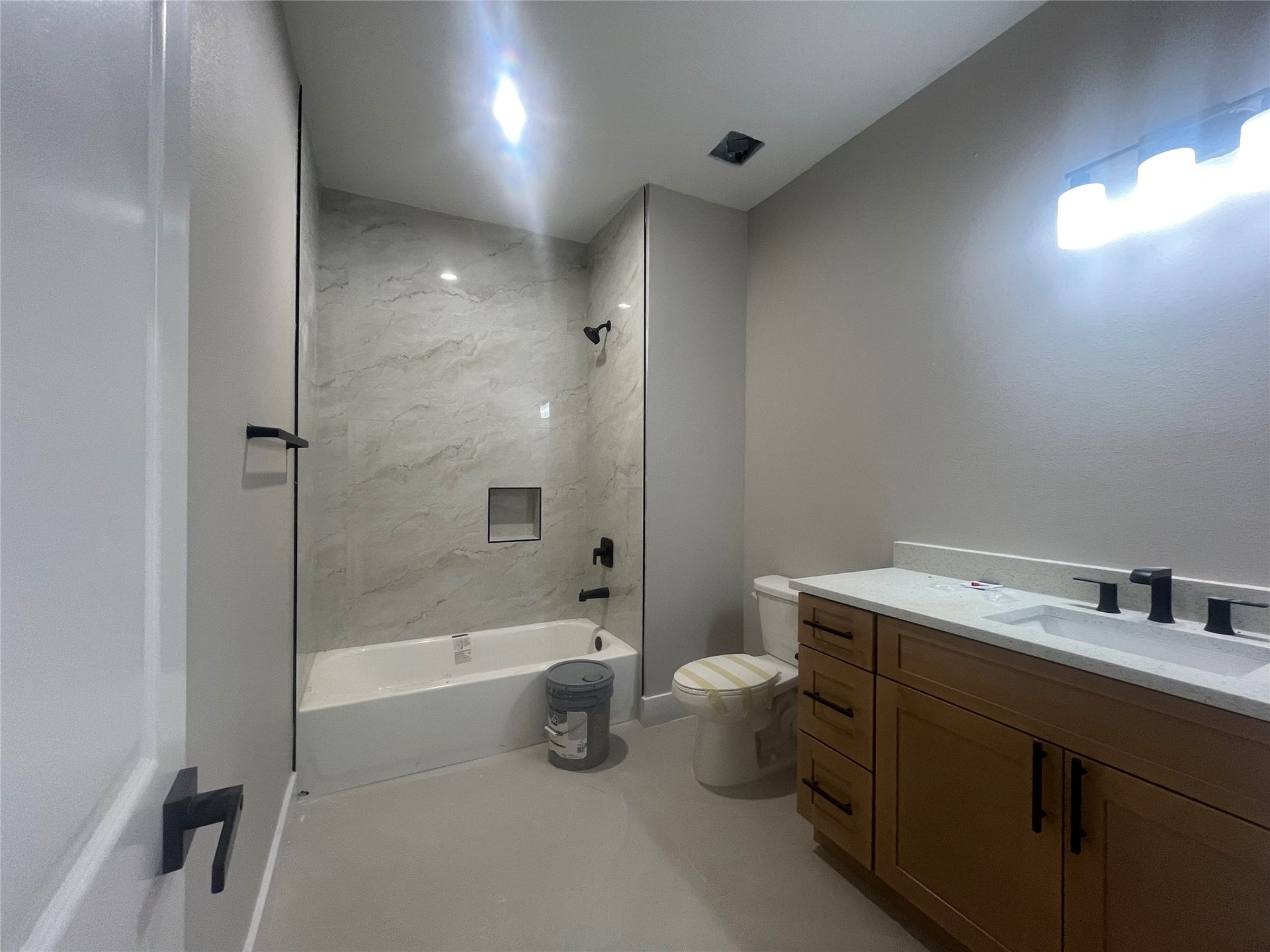 2034 Ferguson Way Unit B Primary Bathroom