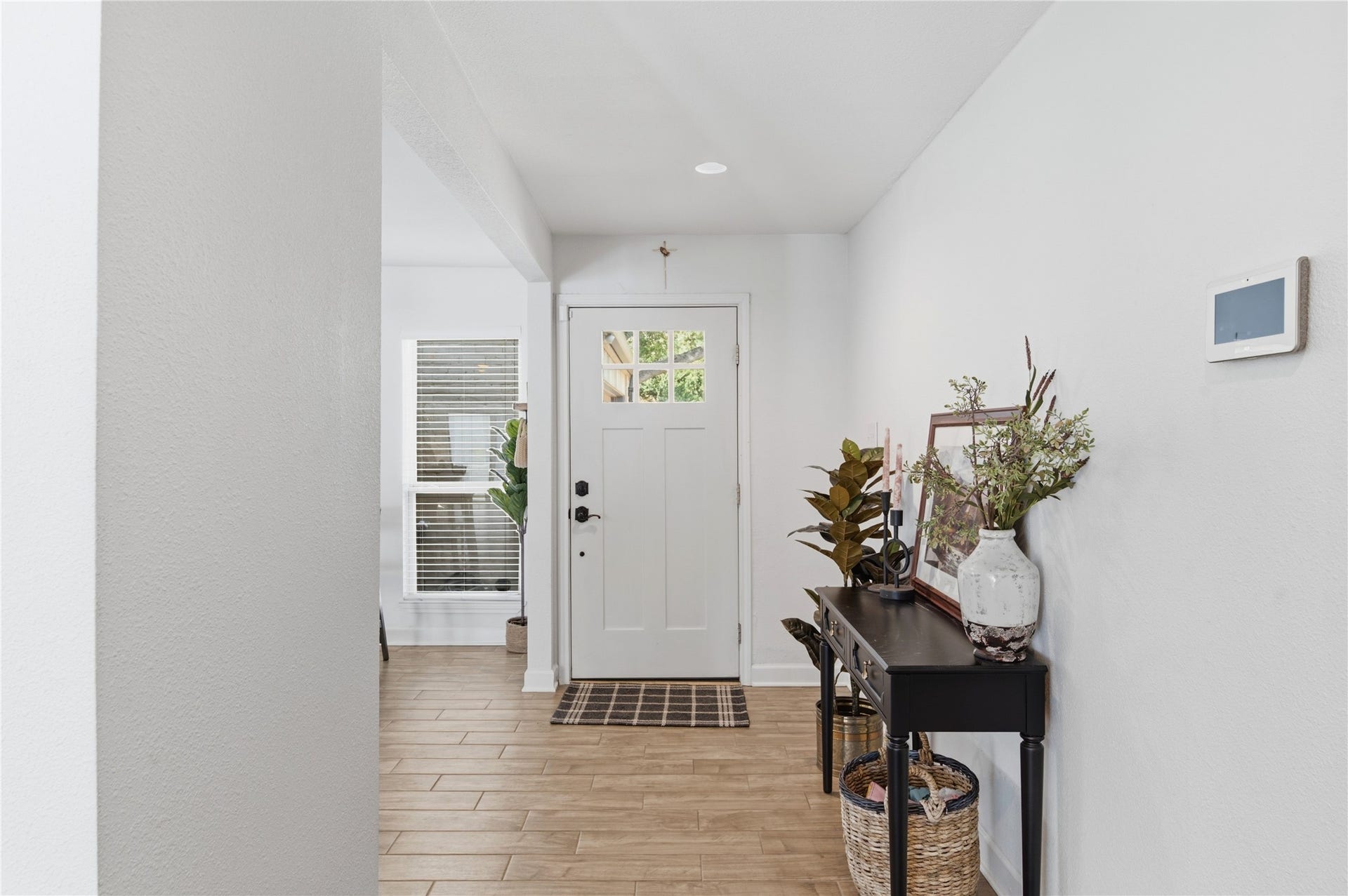 2211 Kinbrook Drive, Houston, TX 77077 From the moment you step inside, you will be awed by the modern touches and brightness throughout the home.