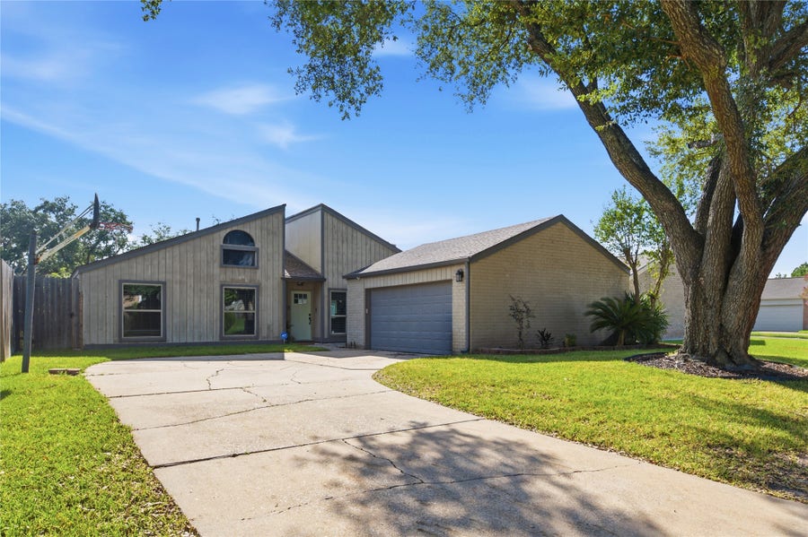 Property photo for 2211 Kinbrook Drive, Houston, TX