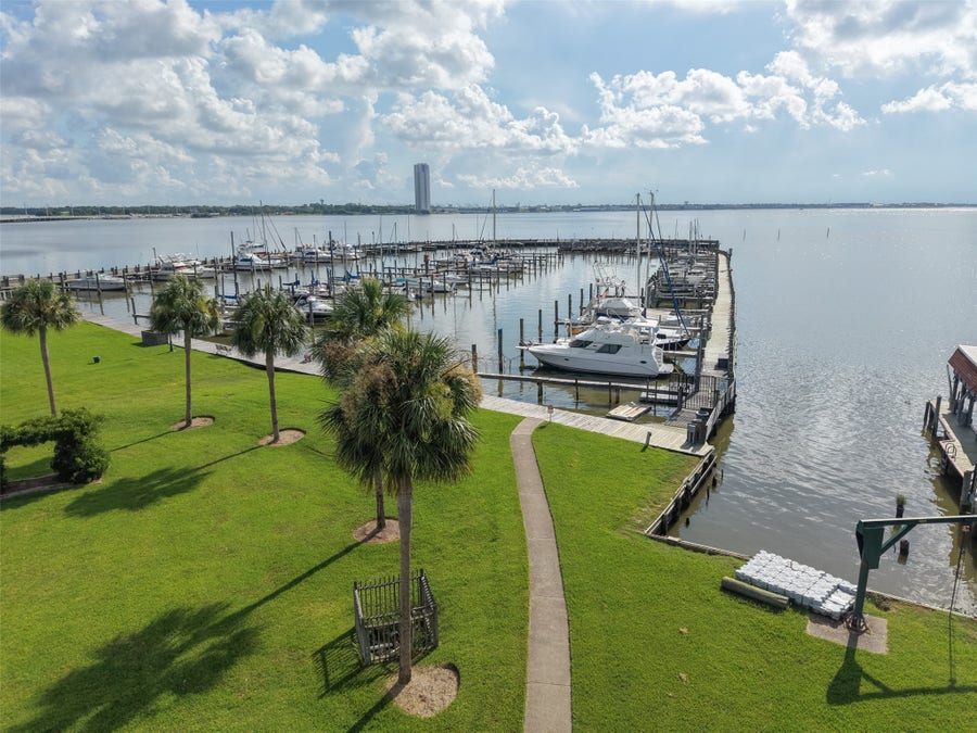 Property photo for 18040 Bal Harbour Drive, Houston, TX