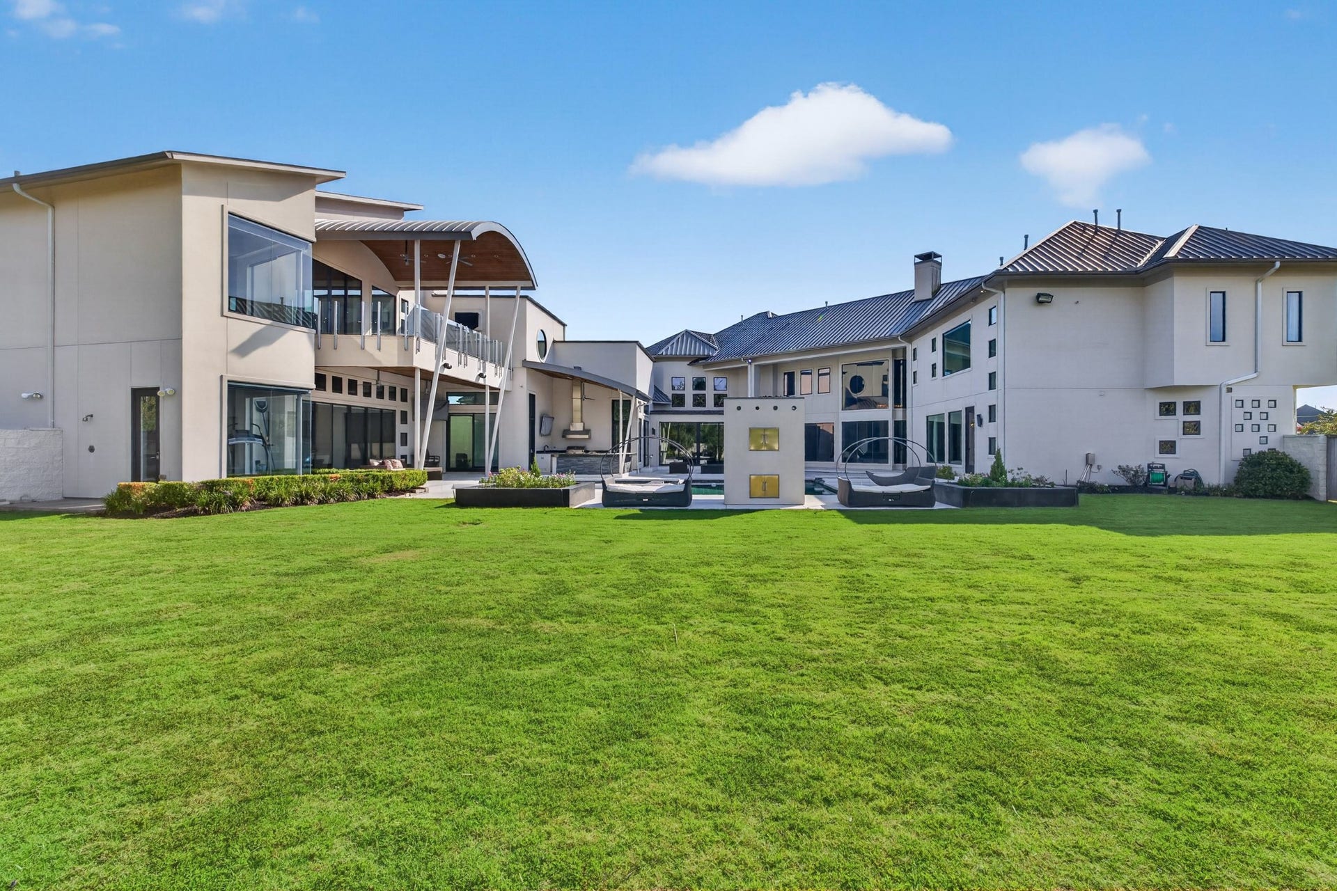 Expansive lawn provides exceptional space for recreation, entertaining or future enhancements.