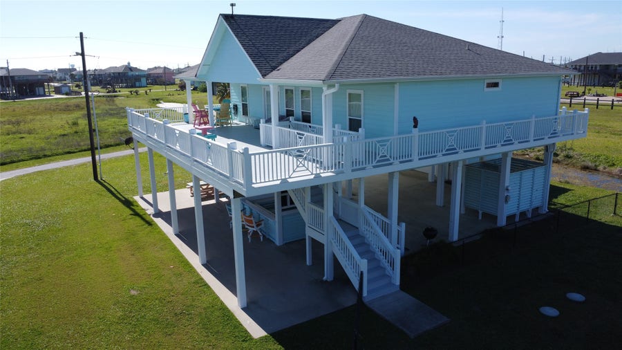 Property photo for 926 Surfside Drive, Crystal Beach, TX