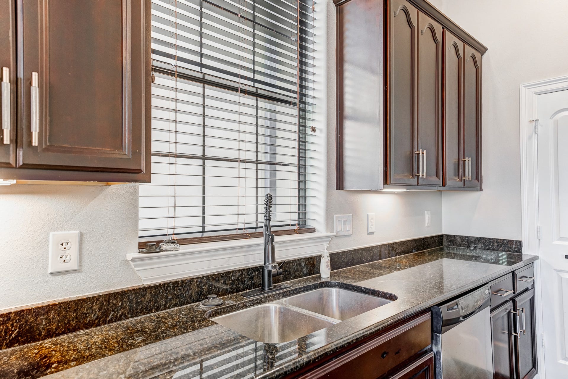 4118 Bonner View Lane, Houston, TX 77007 Kitchen