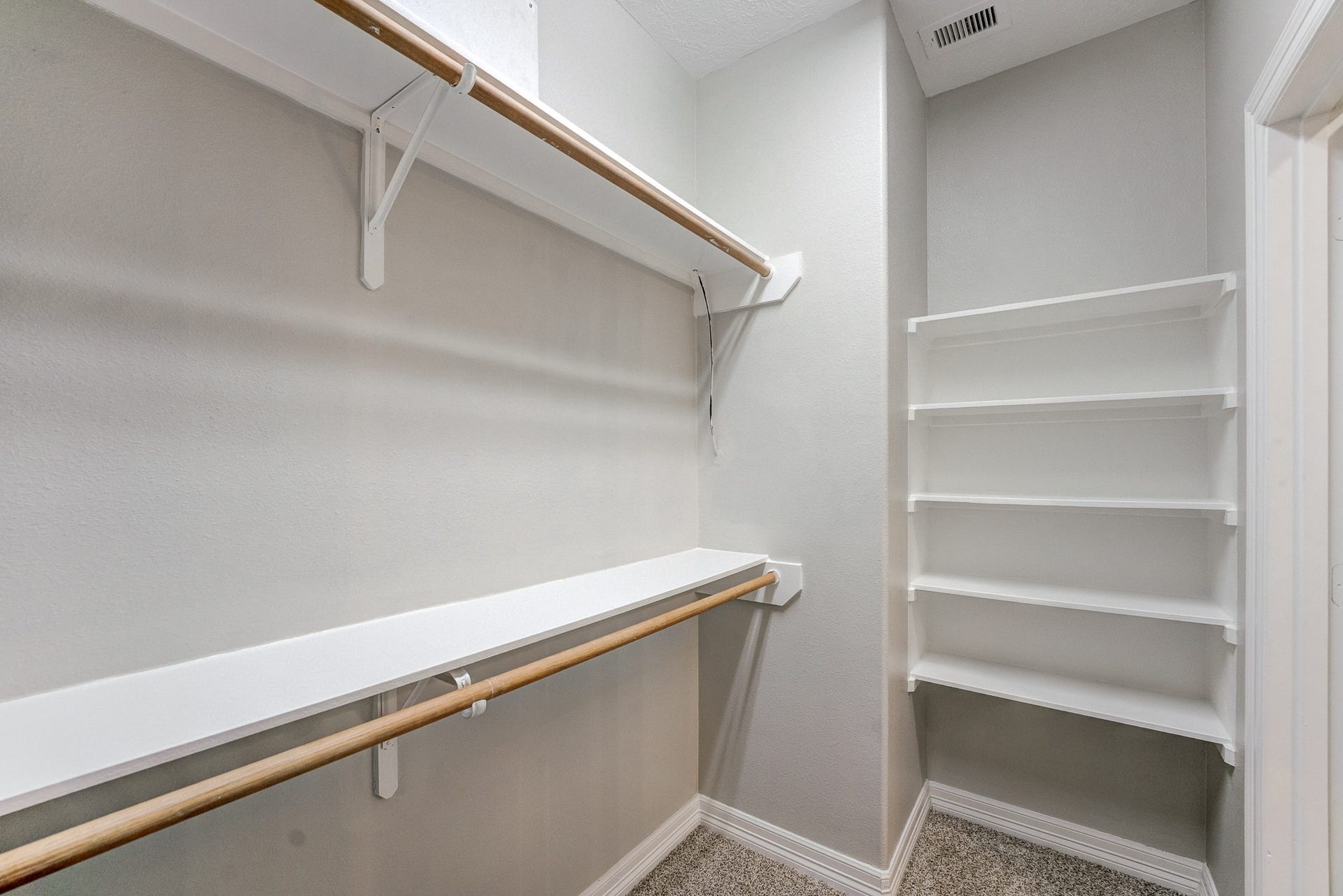 4118 Bonner View Lane, Houston, TX 77007 Primary closet