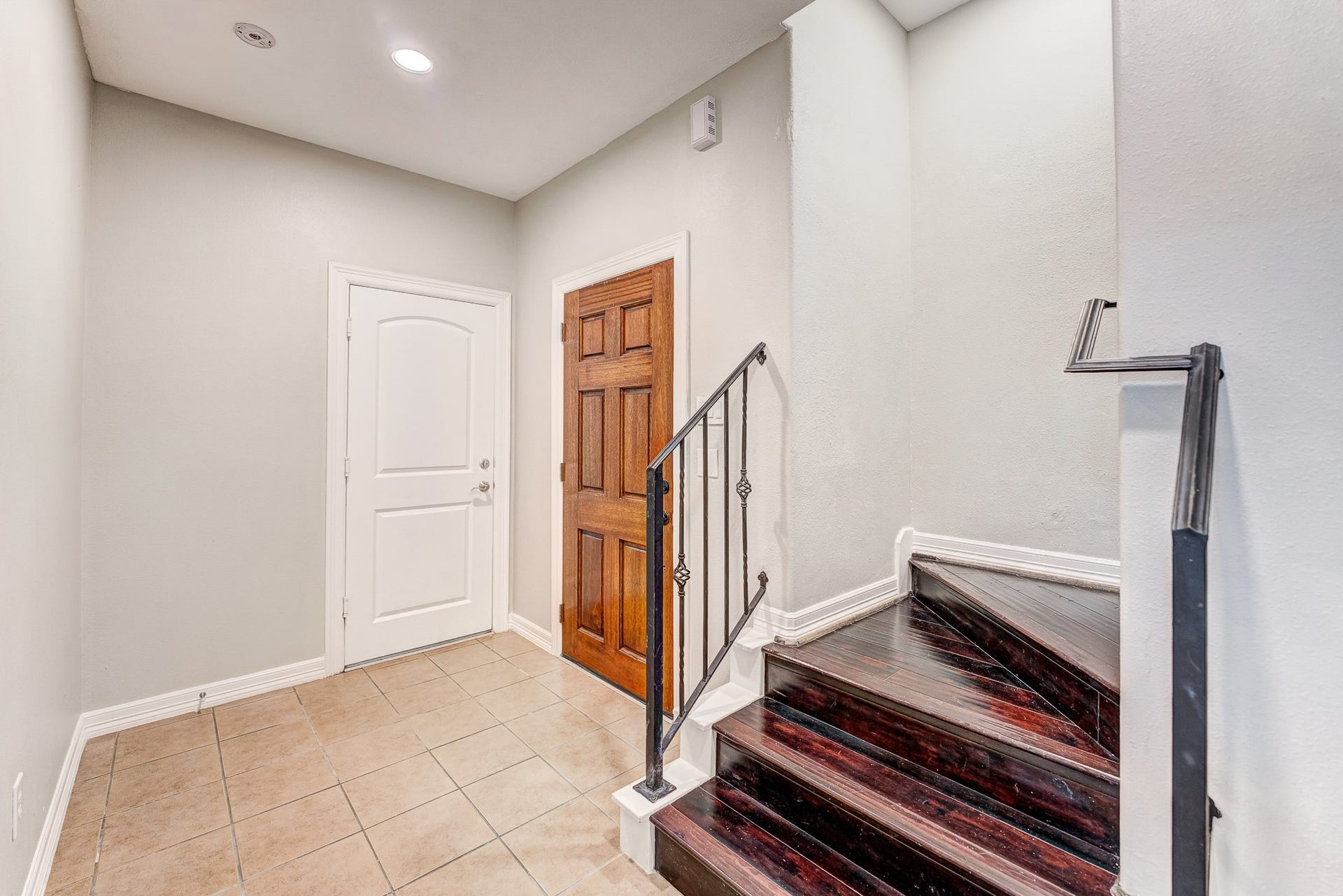 4118 Bonner View Lane, Houston, TX 77007 Stairs to main level
