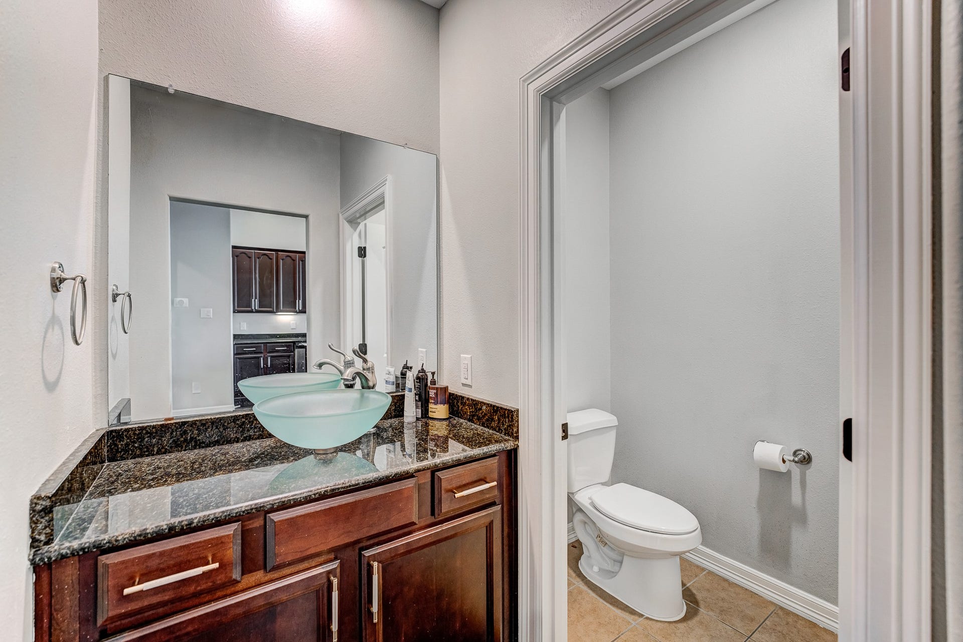 4118 Bonner View Lane, Houston, TX 77007 Half bathroom