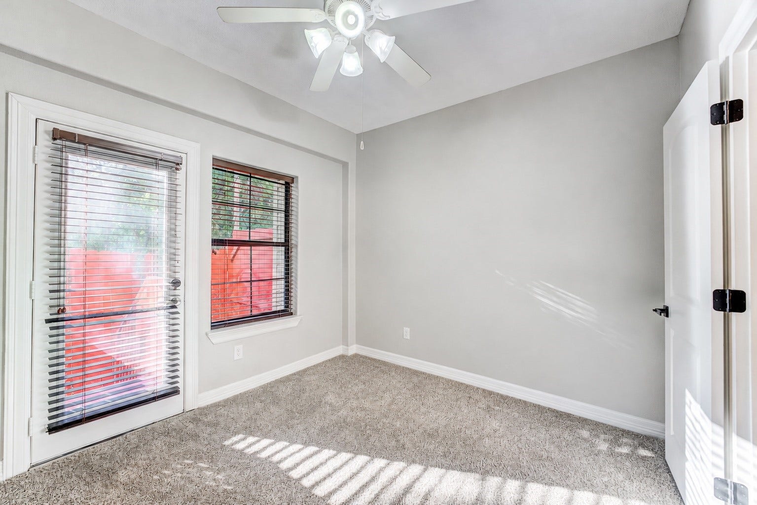 4118 Bonner View Lane, Houston, TX 77007 Secondary bedroom (first floor)