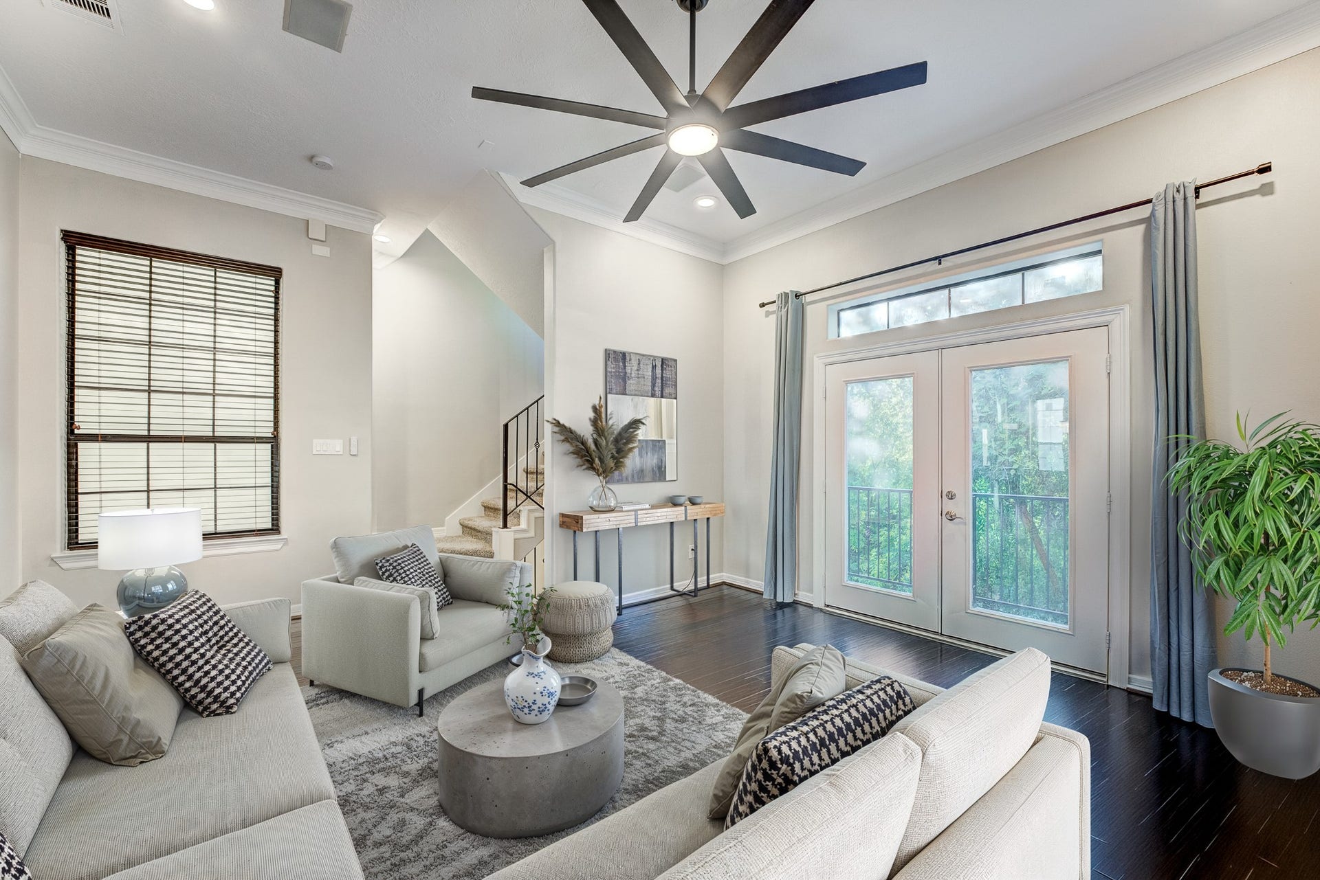 4118 Bonner View Lane, Houston, TX 77007 Virtually Staged - Living Room