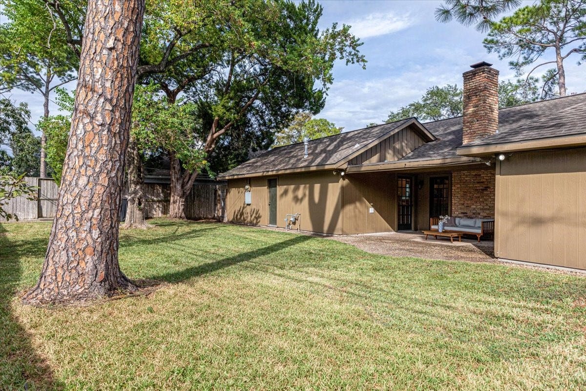 Large lot with beautiful trees