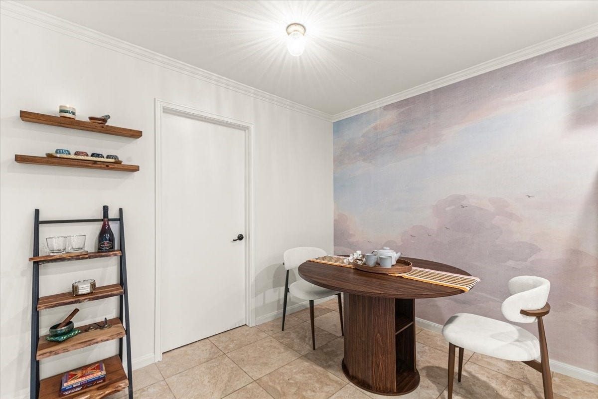 Breakfast Nook (door leads to laundry room)