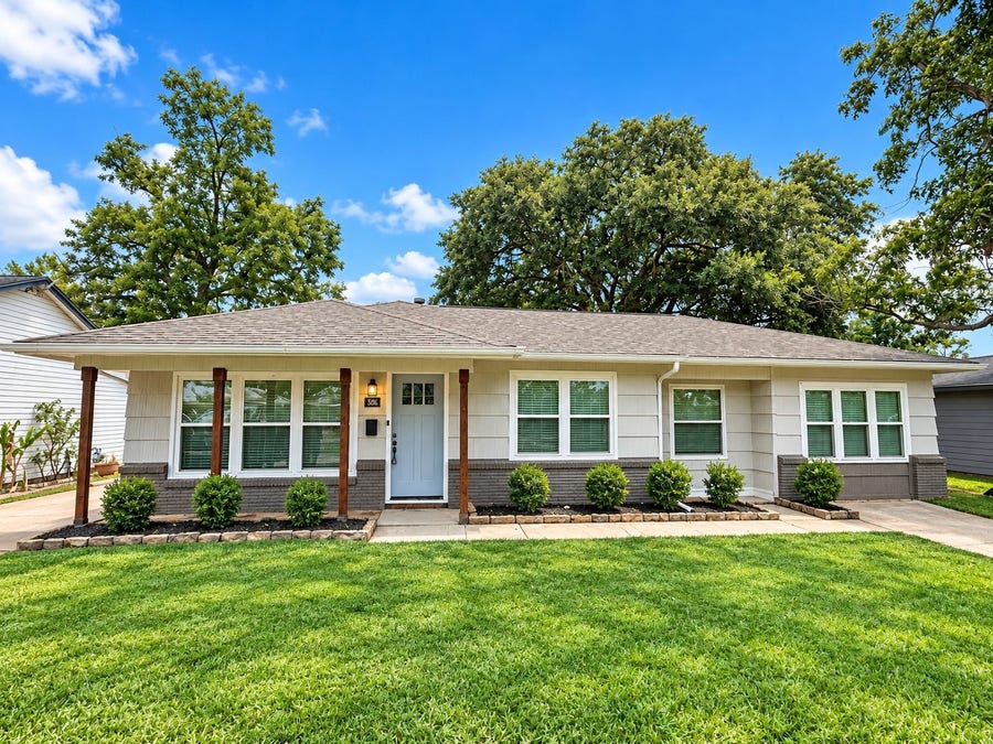 Property photo for 306 Wisteria Street, Lake Jackson, TX