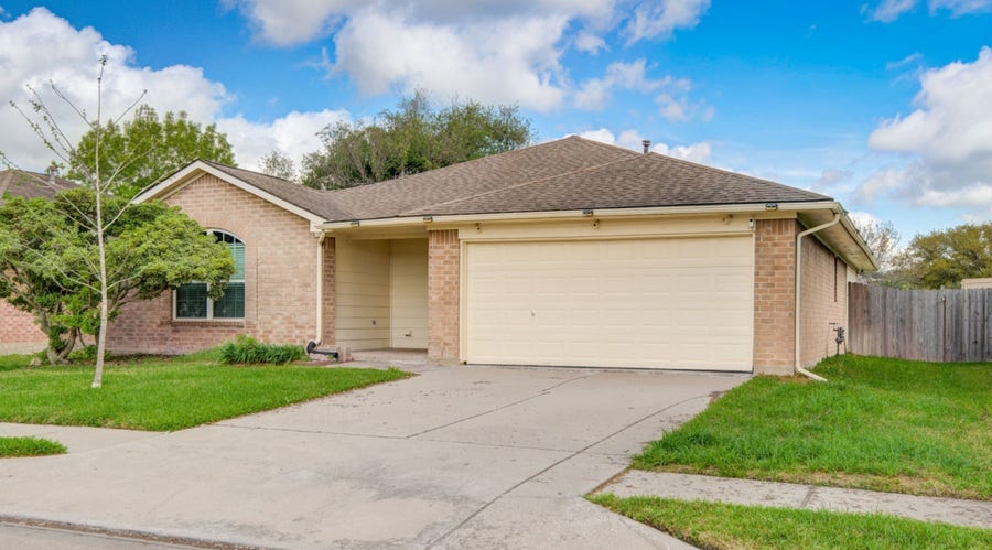Property photo for 17050 Clan Macintosh Drive, Houston, TX