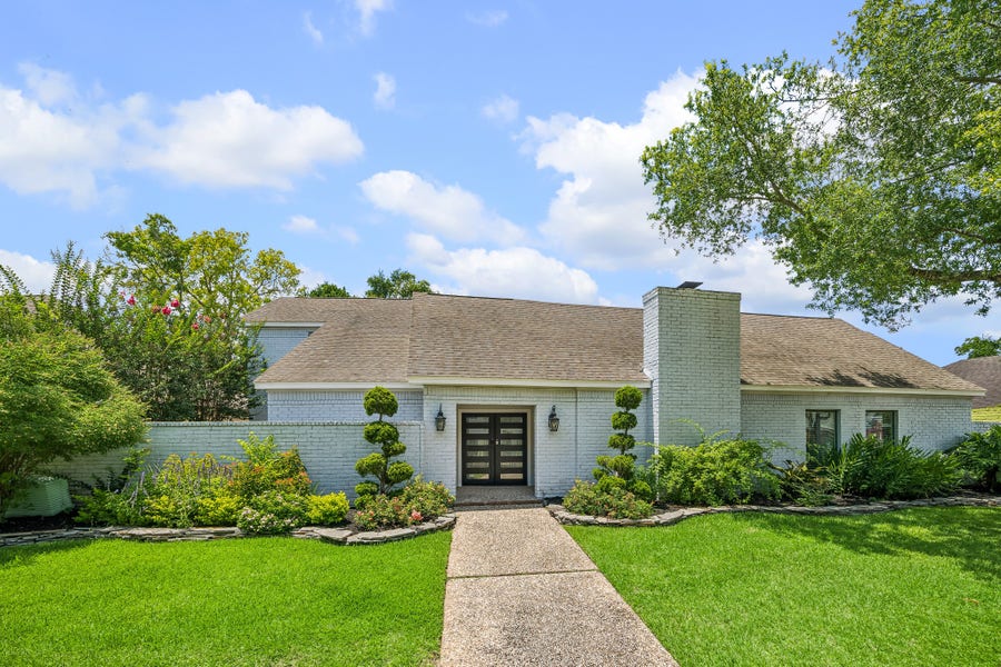 Property photo for 922 Crossroads Drive, Houston, TX