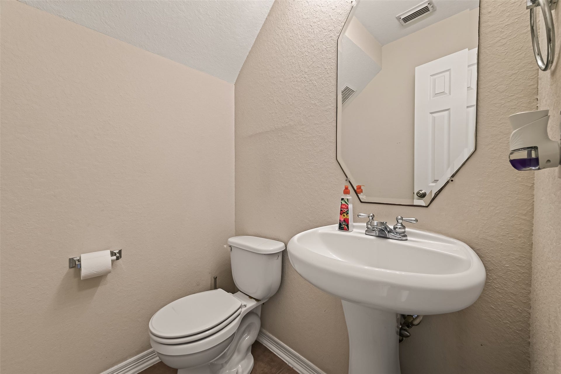 4719 Opal Brook Court, Fresno, TX 77545 4719 Opal Brook Court, Fresno, TX 77545