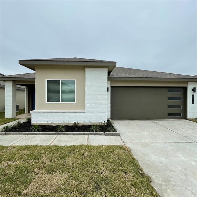 Property photo for 215 Dusty Bridle Lane, Rosharon, TX