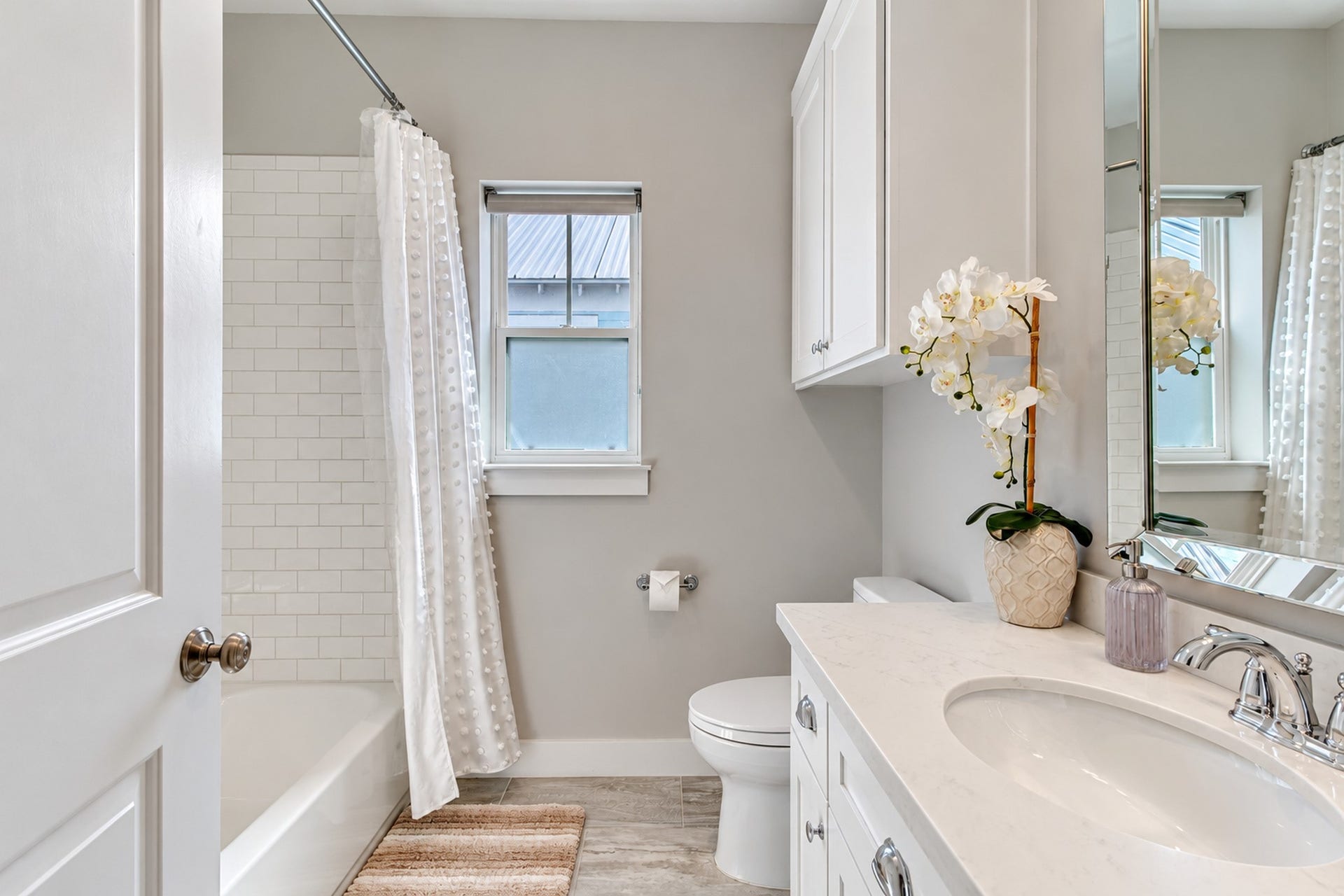 3802 Abalone Road, Galveston, TX 77554 Guest bathroom located in the hallway upstairs.