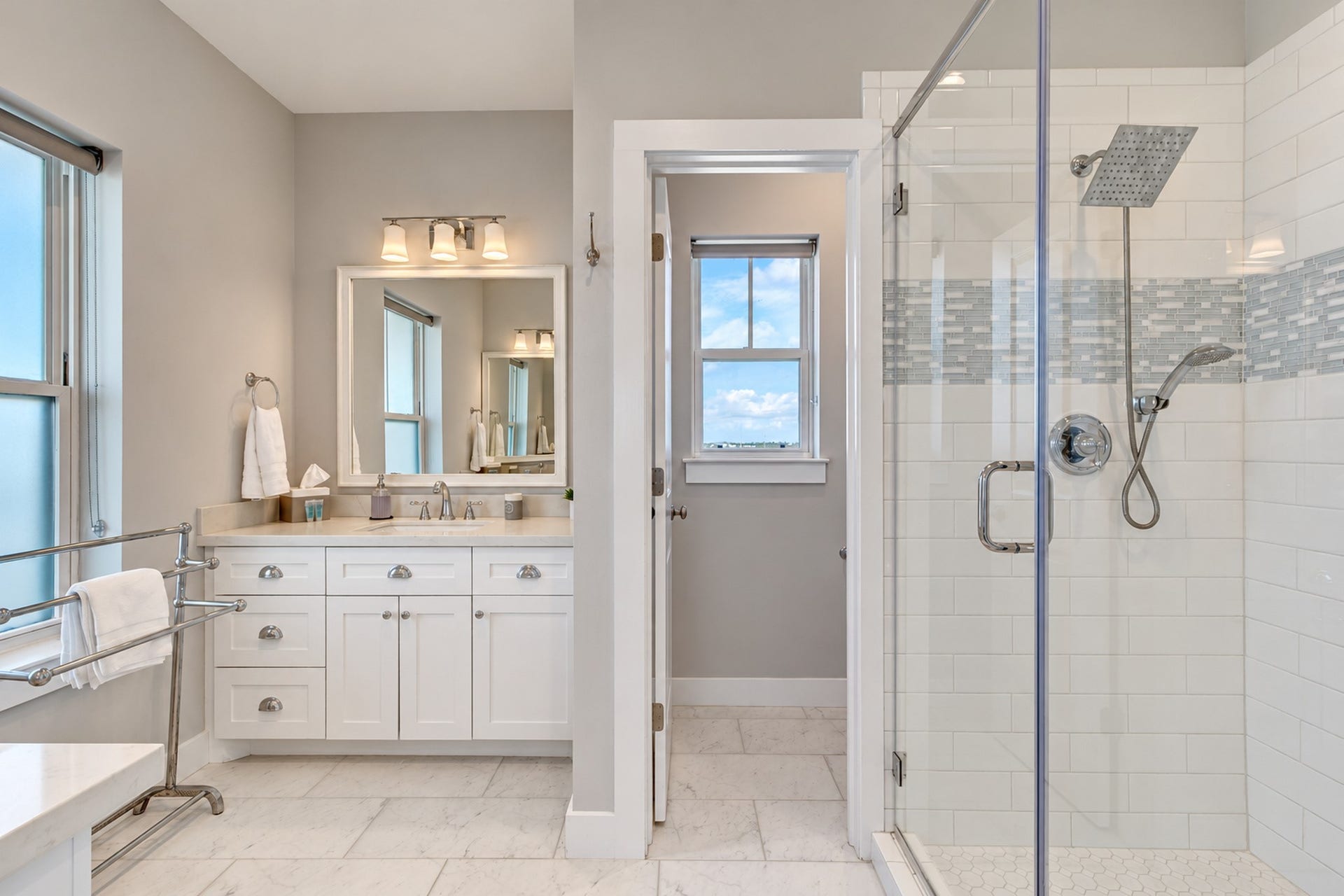 3802 Abalone Road, Galveston, TX 77554 Spacious Primary Bedroom
