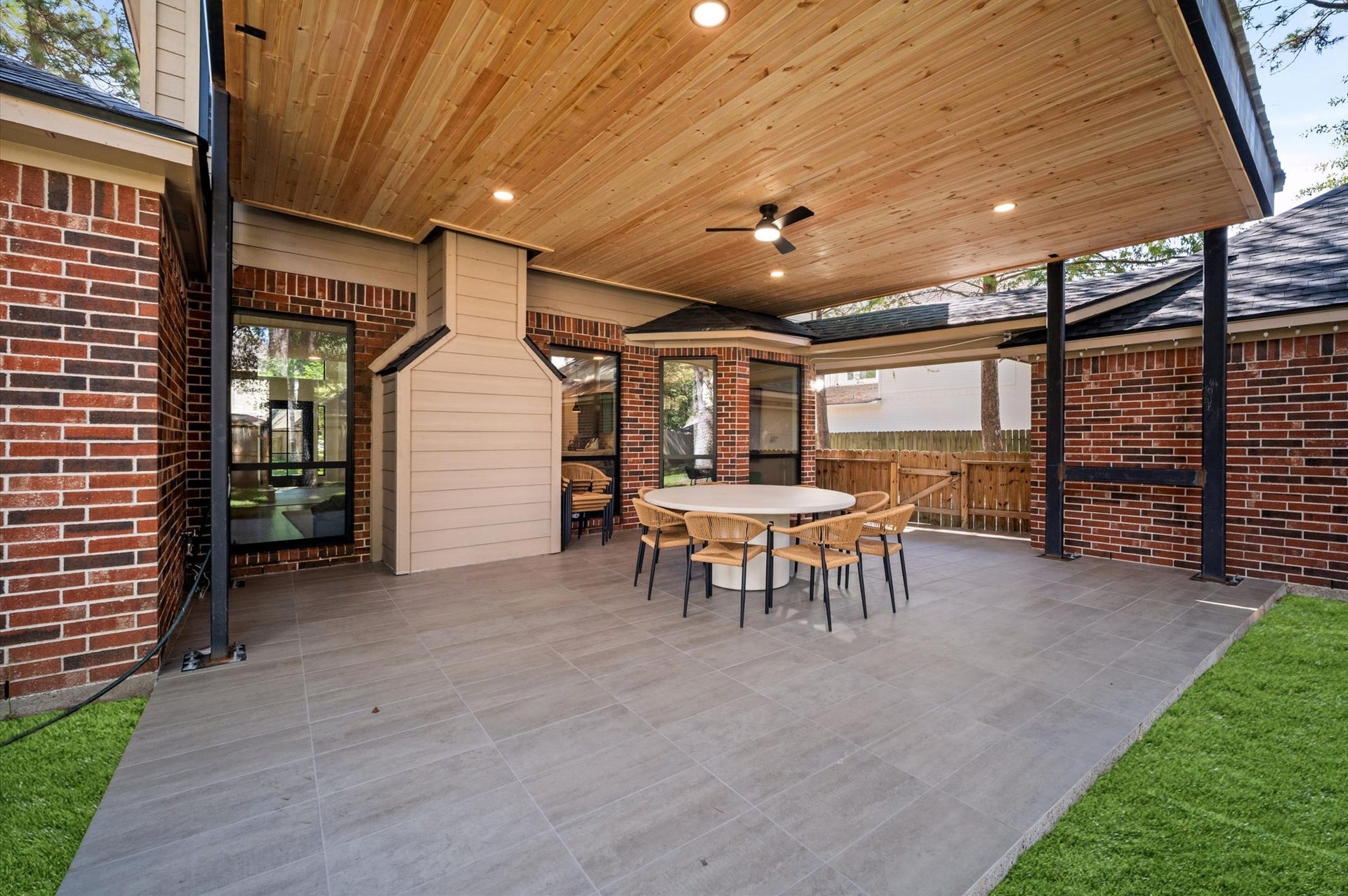 15 Underwood Place, The Woodlands, TX 77381 15 Underwood Place, The Woodlands, TX 77381