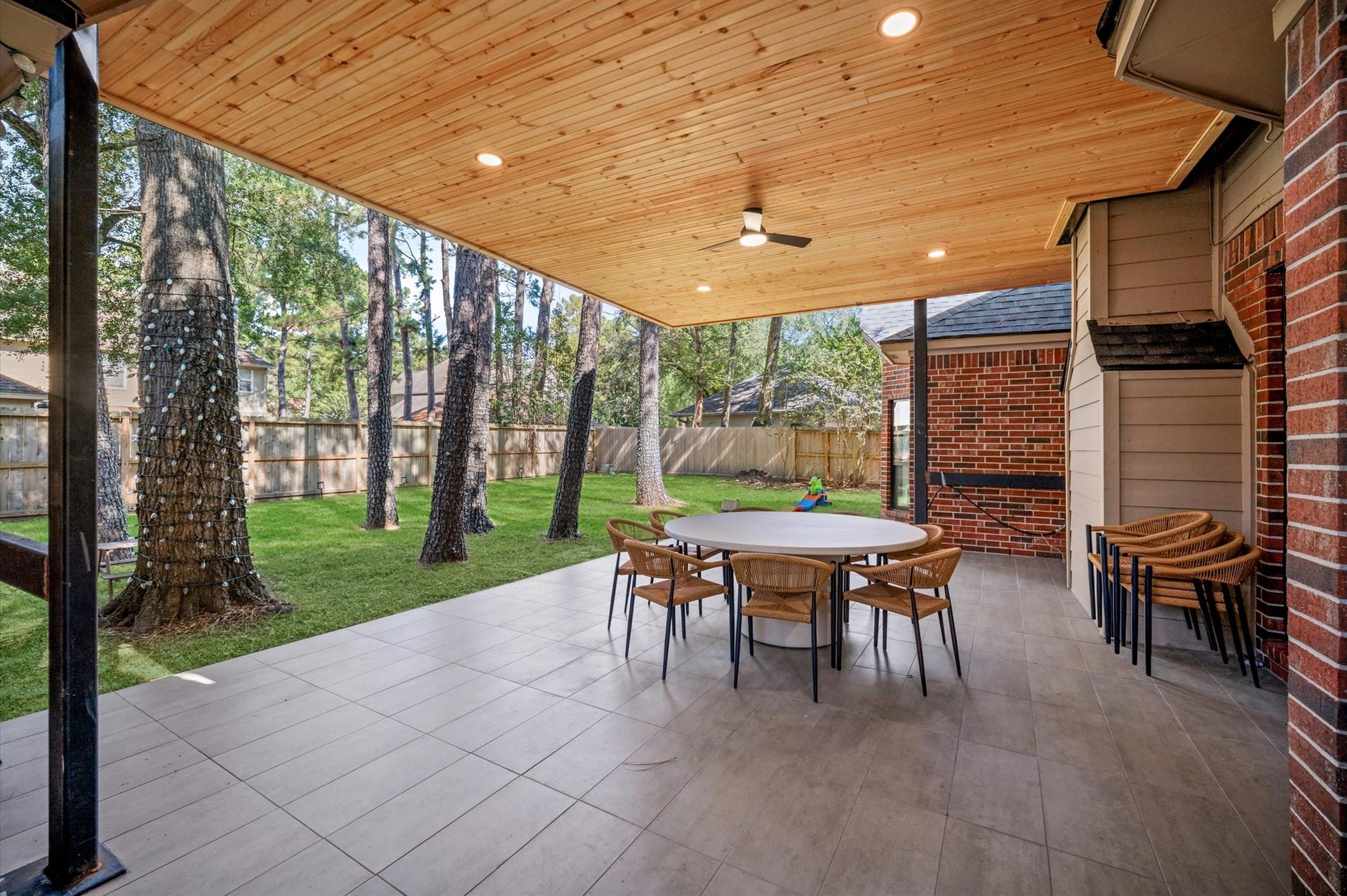 15 Underwood Place, The Woodlands, TX 77381 15 Underwood Place, The Woodlands, TX 77381